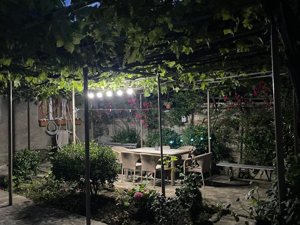 Mari Guest House Телави Экстерьер фото