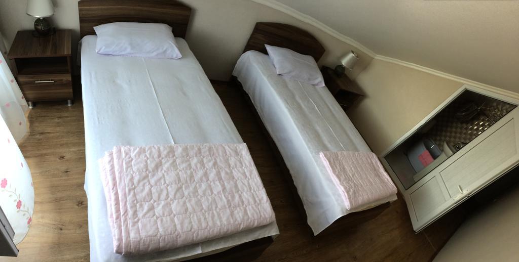 Mari Guest House Телави Экстерьер фото