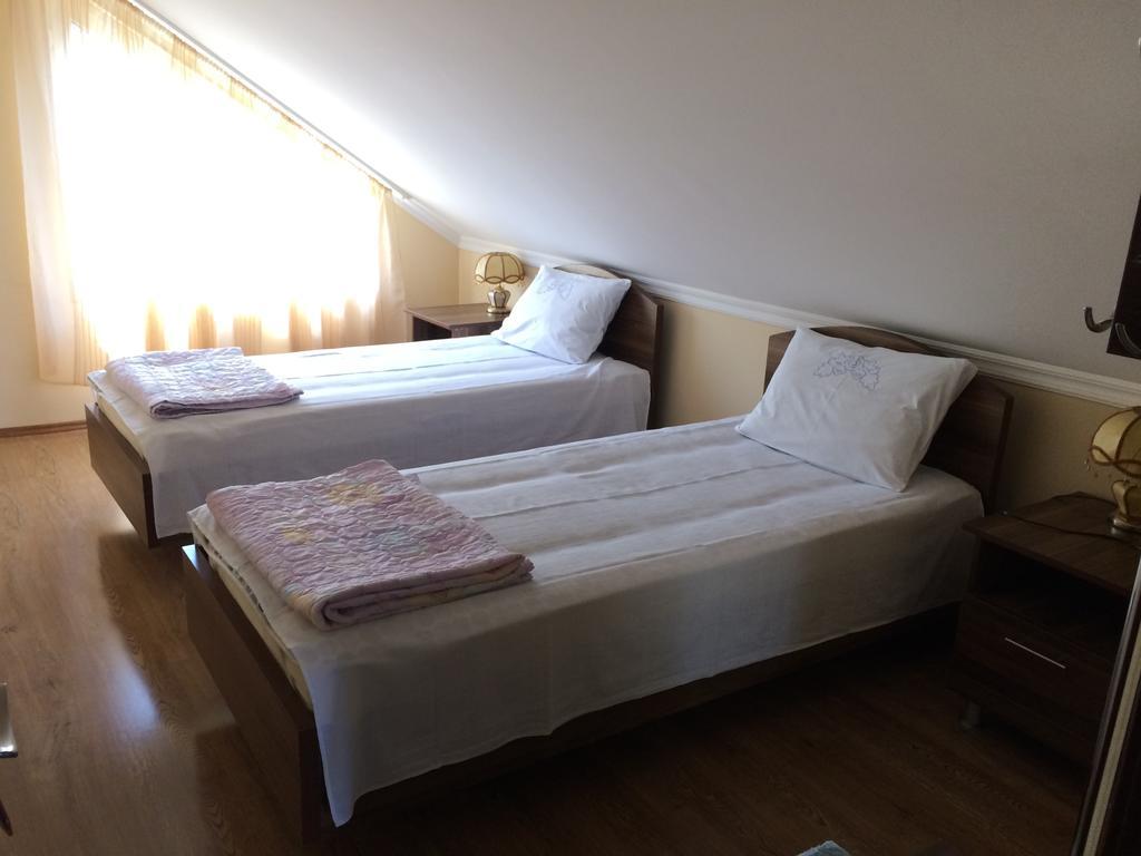 Mari Guest House Телави Экстерьер фото