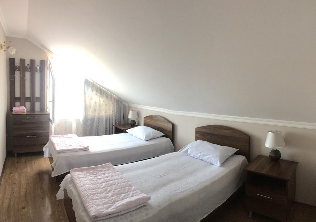 Mari Guest House Телави Экстерьер фото
