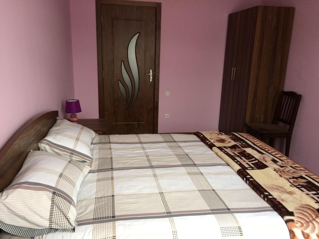 Mari Guest House Телави Экстерьер фото