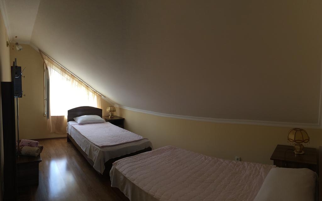 Mari Guest House Телави Экстерьер фото