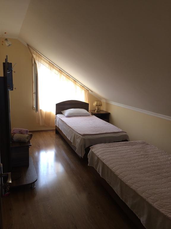 Mari Guest House Телави Экстерьер фото