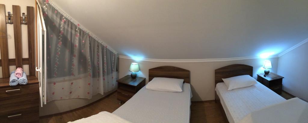 Mari Guest House Телави Экстерьер фото