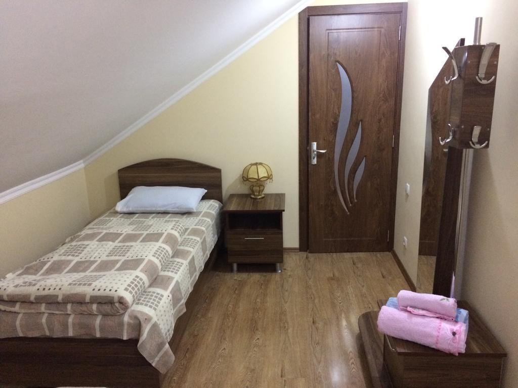 Mari Guest House Телави Экстерьер фото