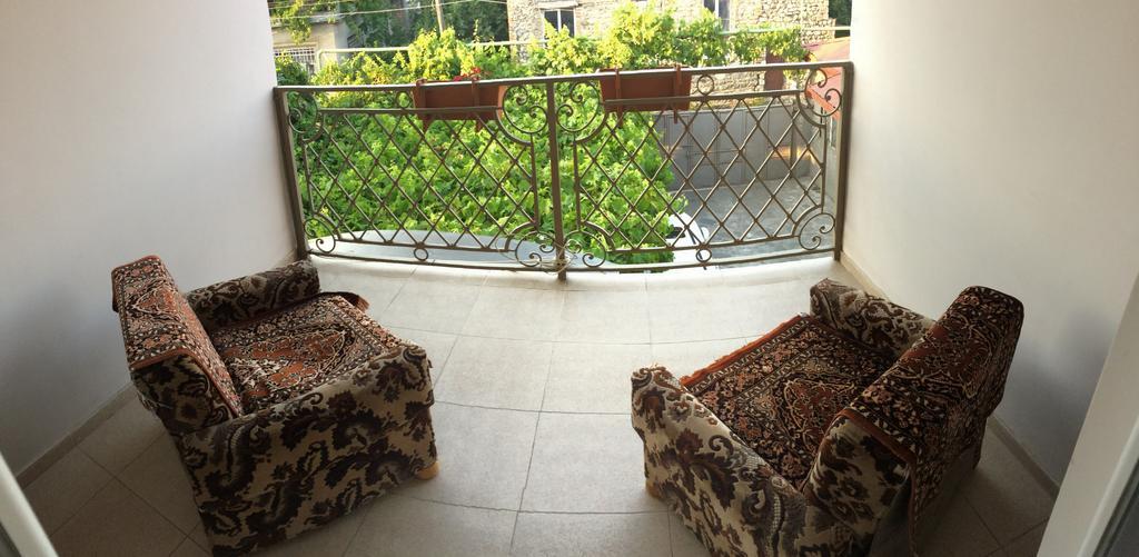 Mari Guest House Телави Экстерьер фото