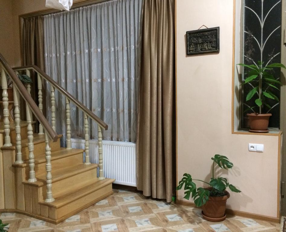 Mari Guest House Телави Экстерьер фото